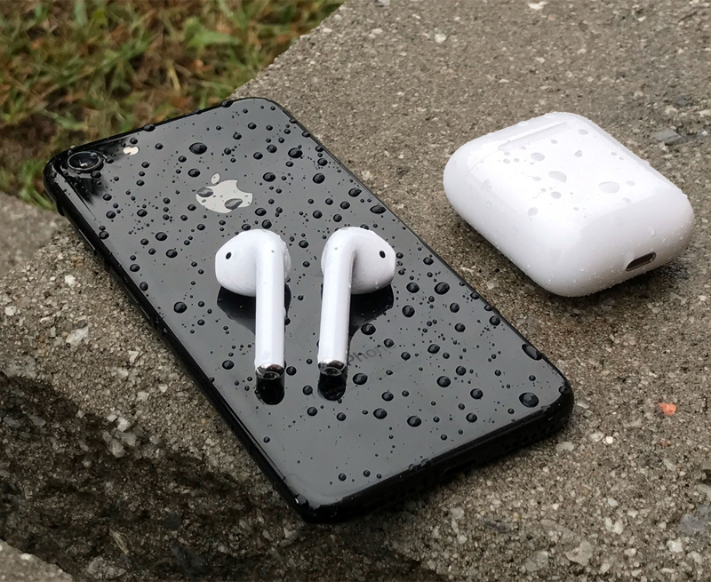 Tuyệt đối không cho AirPods vào gạo hoặc dùng máy sấy để làm khô khi chúng bị ướt